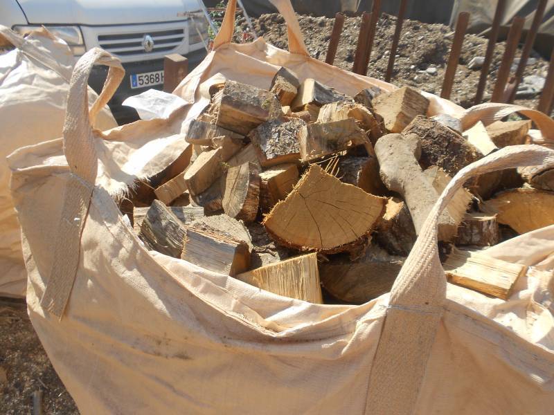 Bruno Bois -  Livraison et service de rangement de bois de cheminée